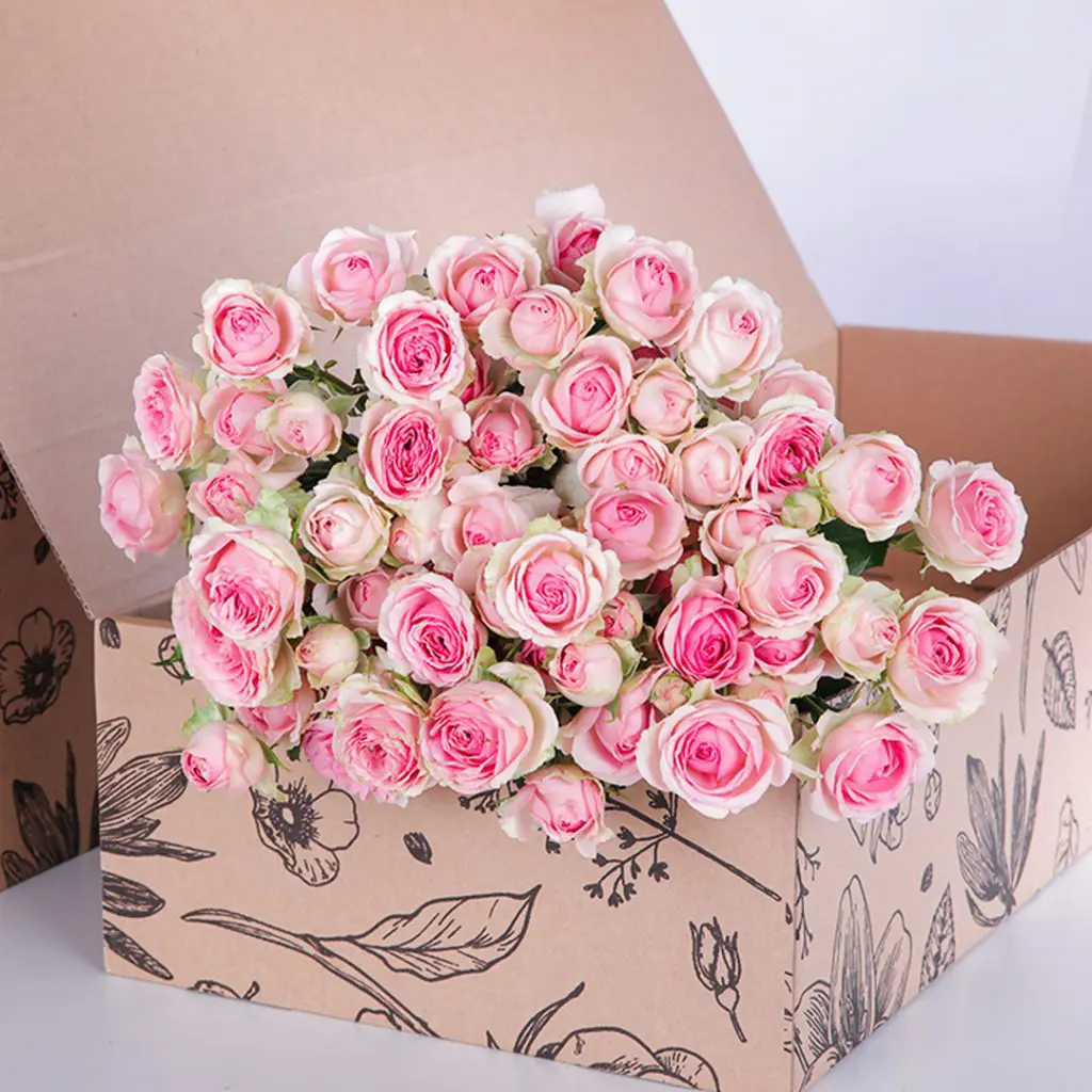 Spray Roses Dinara with vase (2) Spray Roses Dinara with vase