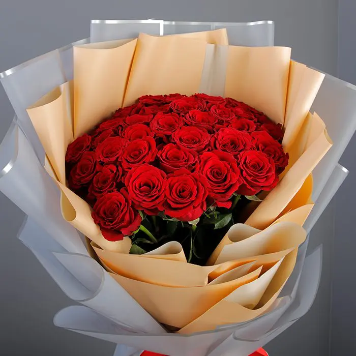 hand_bouquet_of_appealing_roses_1.png hand bouquet of appealing roses 1