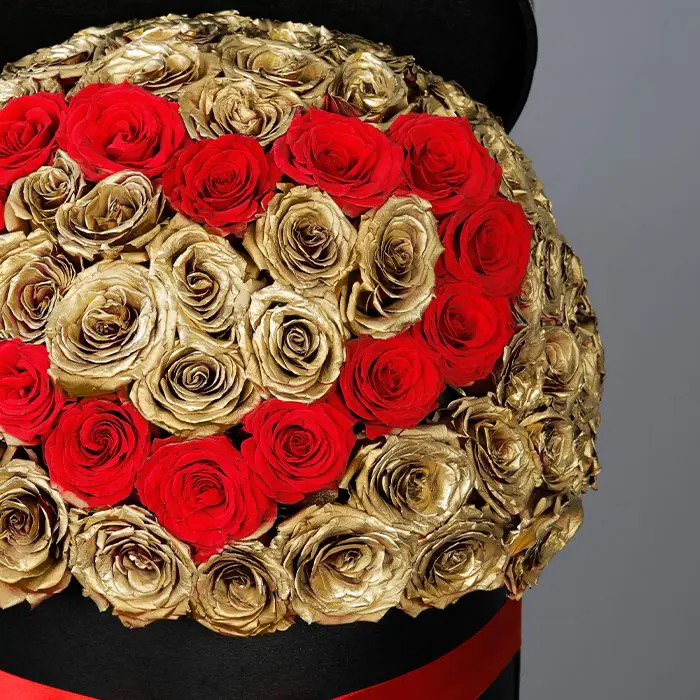 red_heart_and_golden_roses_in_a_box_2.png