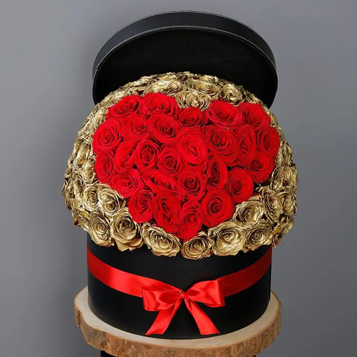 sweet_golden_roses_in_a_box.png