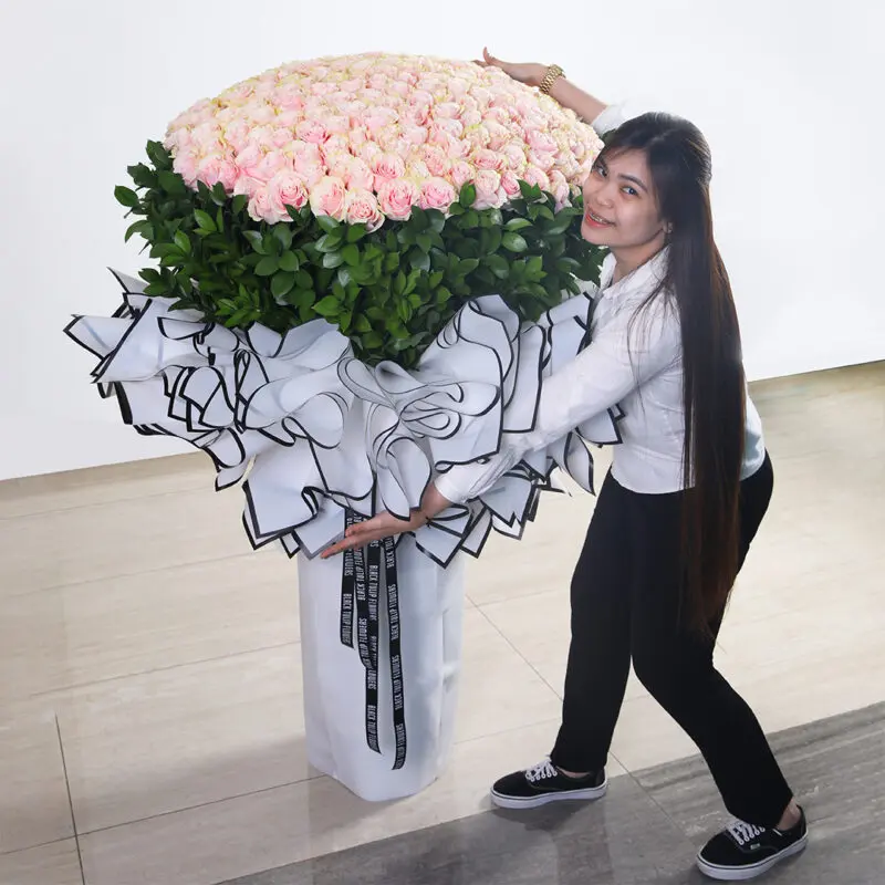 Graceful- Roses-250 timeless 250 roses flower arrangement in the