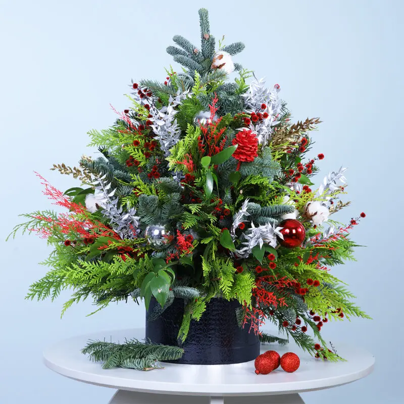 christmas-flower-box-bouquet christmas box of flowers in the dubai online flower delivery gifts
