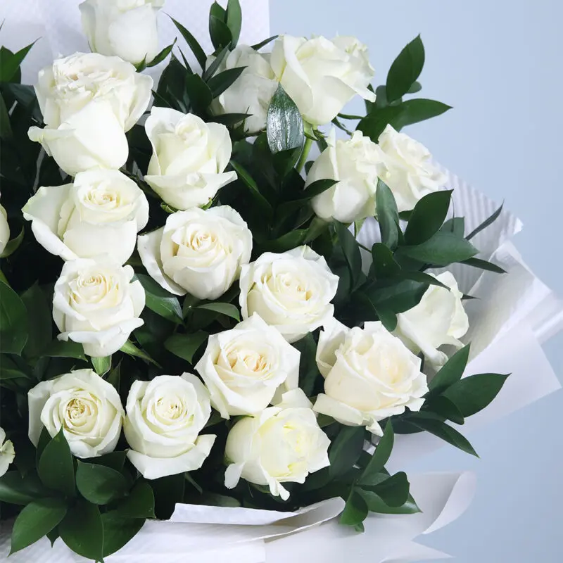 04 - Sophisticated White Roses 04 88