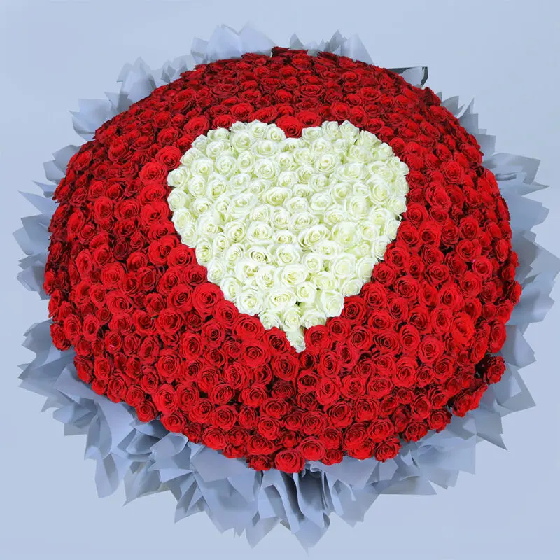 04 A large, luxurious bouquet of red roses with heart made of white roses at the centre.