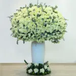 1000 White Roses Grandeur 1 White -roses - grand-arrangement