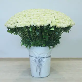 Explore our elegant collection of white blooms in a large vase, perfect for weddings, anniversaries, and luxurious decor.