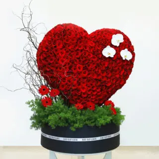 romantic-rose-heart-with-orchids