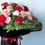 50 Mixed Roses & Lipidium Bouquet 6 02 77