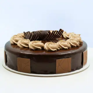 Chocolate Crunch Cake 1 Kg by Mister Baker with creamy swirls and chocolate garnish.
