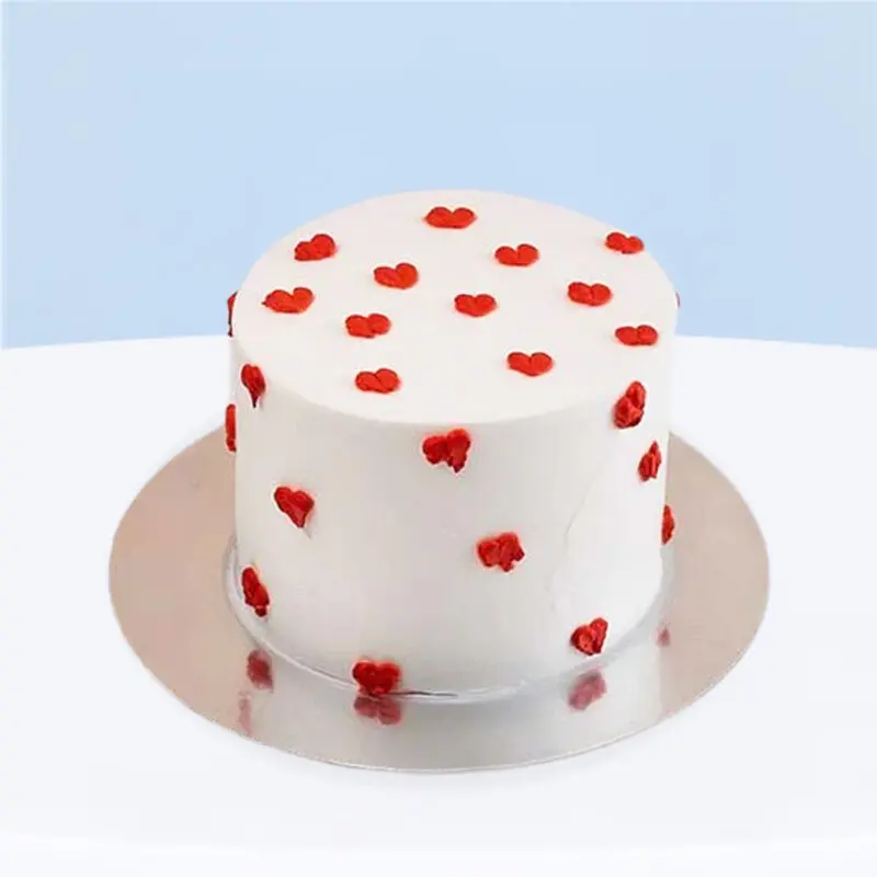 mini-hearts-cake-500g Mini hearts white buttercream cake, 500 grams, vanilla or chocolate flavor.