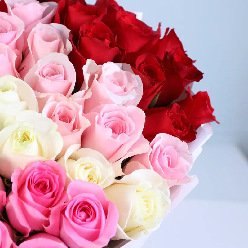 ombre red pink white roses bouquet 03