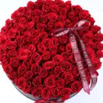 Grand Romance – 100 Red Roses 3 100-red-roses-valentine-grand-box_03
