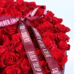 Grand Romance – 100 Red Roses 5 100-red-roses-valentine-grand-box_05