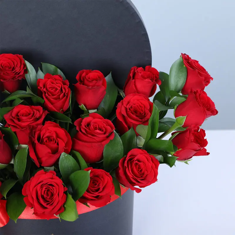 25-red-roses-ruscus-premium-box_03 25 red roses ruscus premium box 03