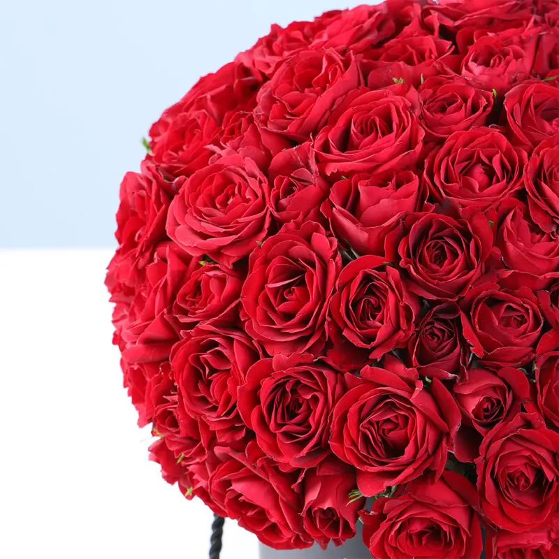 30-red-spray-roses-luxury-box-valentine_04 30 red spray roses luxury box valentine 04