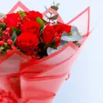 red-rose-eucalyptus-hypericum-bouquet-02