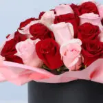 Sweet Romance Roses Box 5 valentine-30-red-pink-roses-hat-box_05