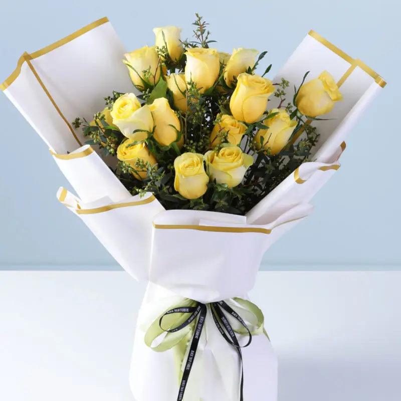 yellow-roses-bouquet-ferrero-combo_03 yellow roses bouquet ferrero combo 03