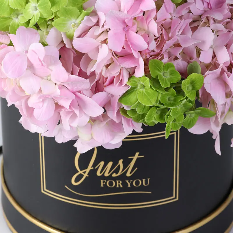 chic floral arrangement luxury box 04