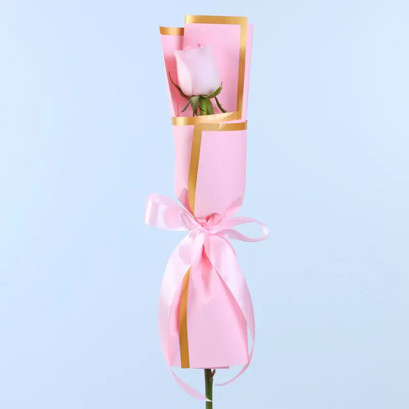 single light pink titanic rose bouquet 02