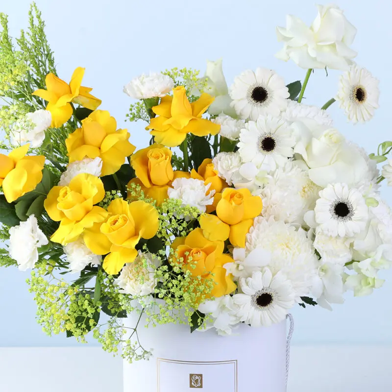 sunny-white-floral-harmony-bouquet_05 sunny white floral harmony bouquet 05