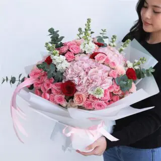 A luxurious bouquet of soft-hued hydrangeas and roses, ideal for gifts and celebrations, creating memorable moments.
