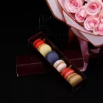 20_pink_roses_with_6pcs_macaroons_1.jpg