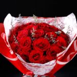 20_red_roses_with_macaroons_2