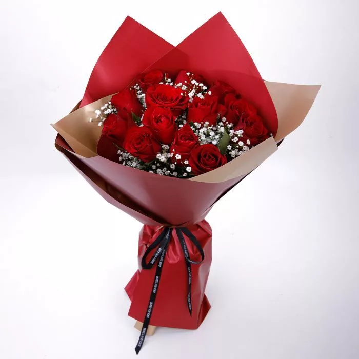 bunch of 12 red roses jpg