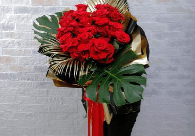 fabulous handbouquet of red roses