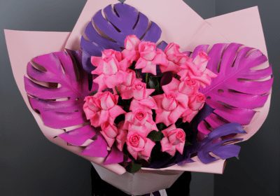 hand bouquet of stunning pink roses 1