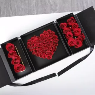 Valentines Day Home 65 A 3 section rectangular black gift box displays "I Love U" using red roses.