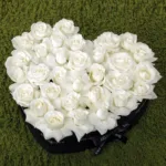 perfect_white_roses_in_heart_shaped_box_1.jpg