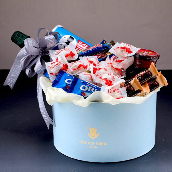 Delectable Blue Hamper Box