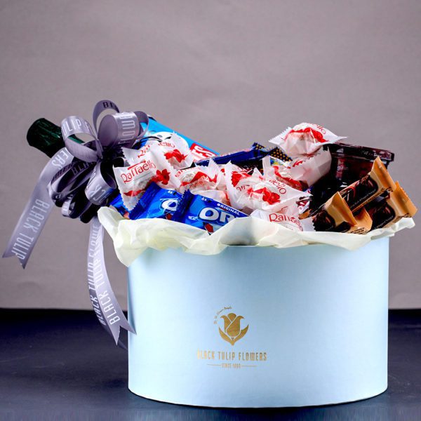 Delectable Blue Hamper Box