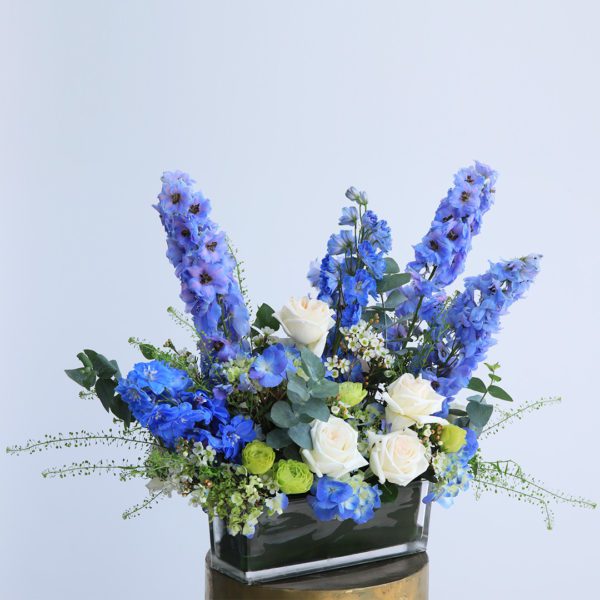 Royal Centerpiece flower arrangement by Black Tulip Flowers