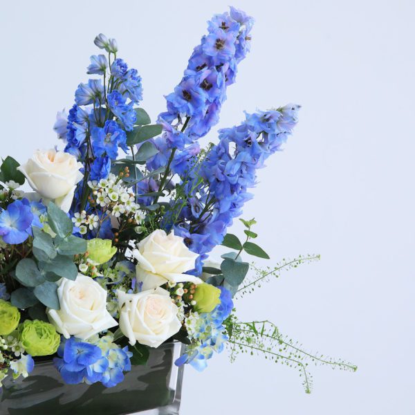 Royal Centerpiece flower arrangement by Black Tulip Flowers