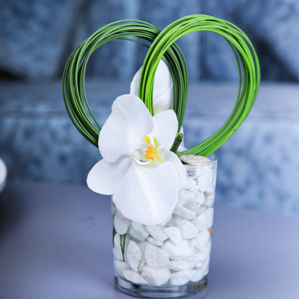 Scenic Centerpiece made with of Phalaenopsis White flower.