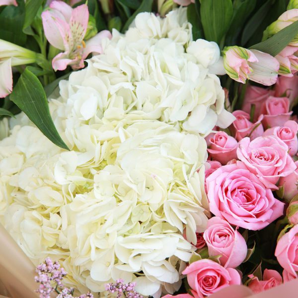 Simply Gorgeous Bouquet by Black Tulip Flowers