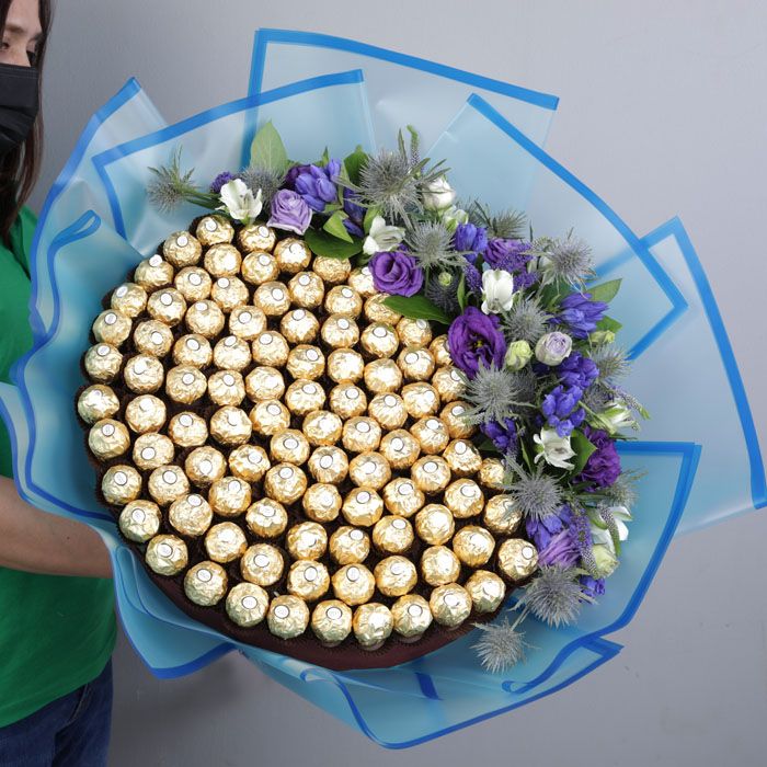 ferrero bouquet with blue flowers 2