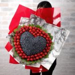 strawberry_and_blueberry_in_white_marble_wrap