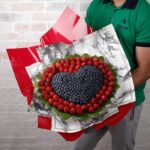 strawberry_and_blueberry_in_white_marble_wrap_1