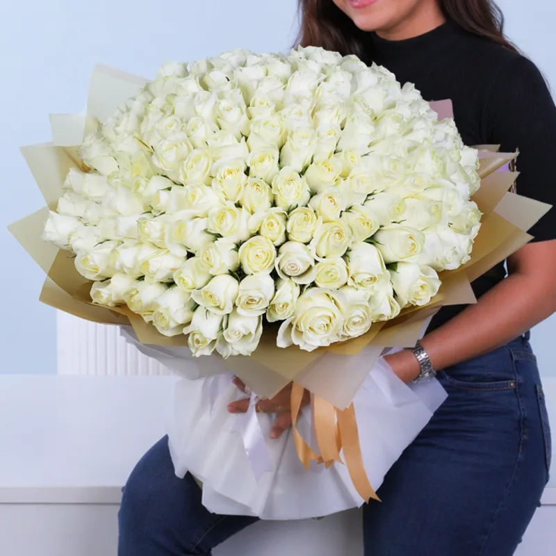 100-white-roses-bouquet Grand bouquet of 100 fresh white roses elegantly arranged in a luxurious hand-tied style, ideal for weddings, proposals, gifting, and special occasions.