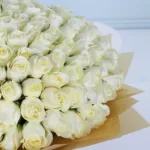 100 White Roses Bouquet 4 100-white-roses-bouquet_04