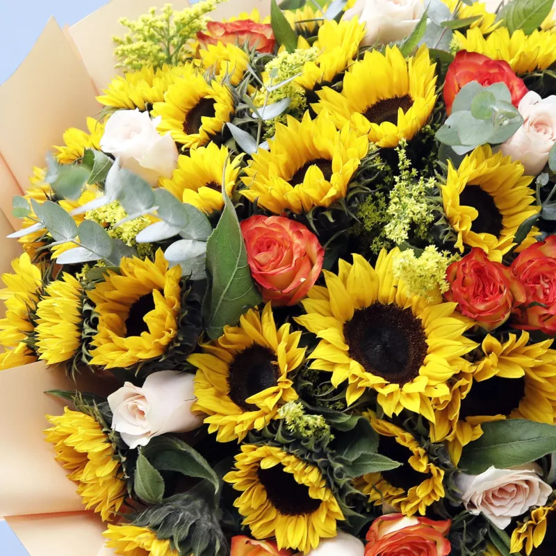 golden bliss floral arrangement 03 scaled