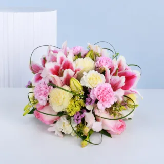 Stylish and premium table centrepiece designed for weddings, corporate events, and festive décor arrangements