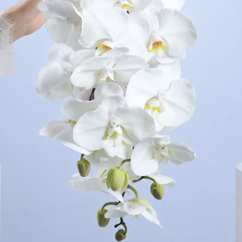 ivory wedding arrangement 03