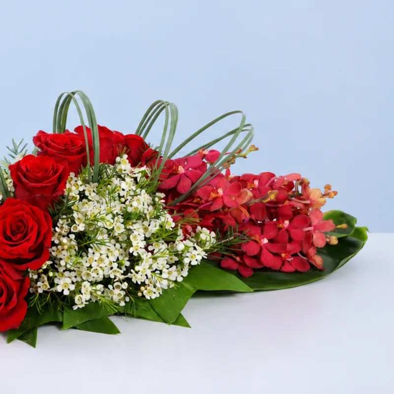 red floral table decor 02