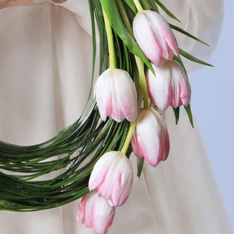 tulip glow bridal bouquet 02