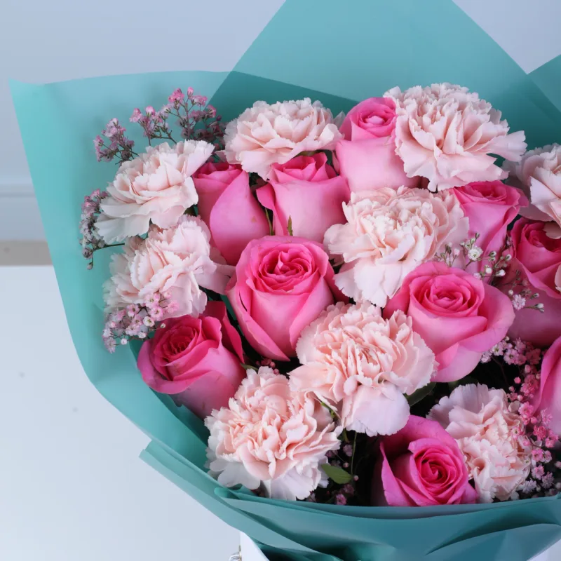 dual rose carnation arrangement 05